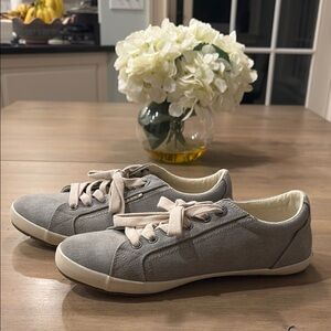 Taos Footwear Gray Sneakers